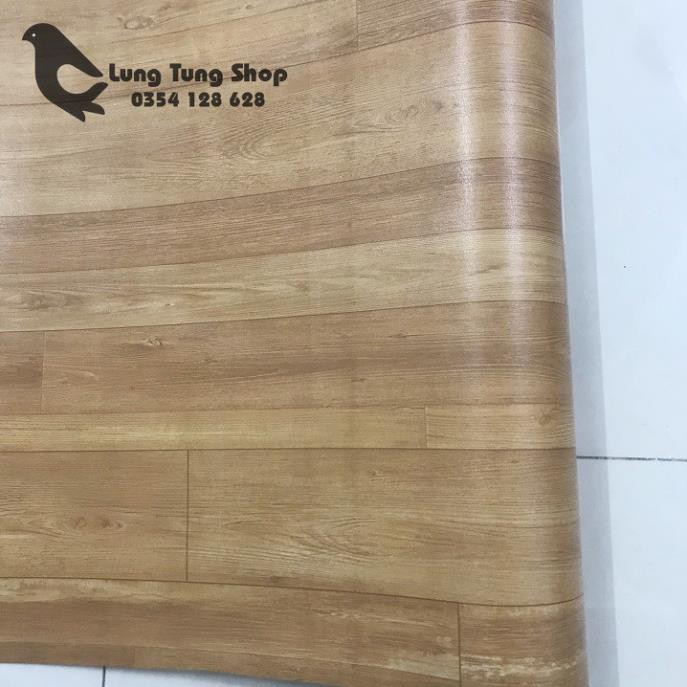 Thảm nhựa simili trải sàn vân gỗ màu vàng bề mặt nhám