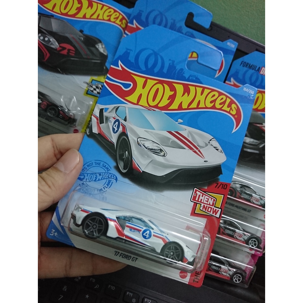 Xe Hotwheels Siêu Xe 17 Ford GT (Màu Trắng)