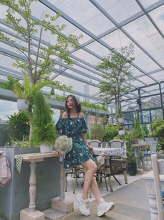 Đầm bẹt vai hoa