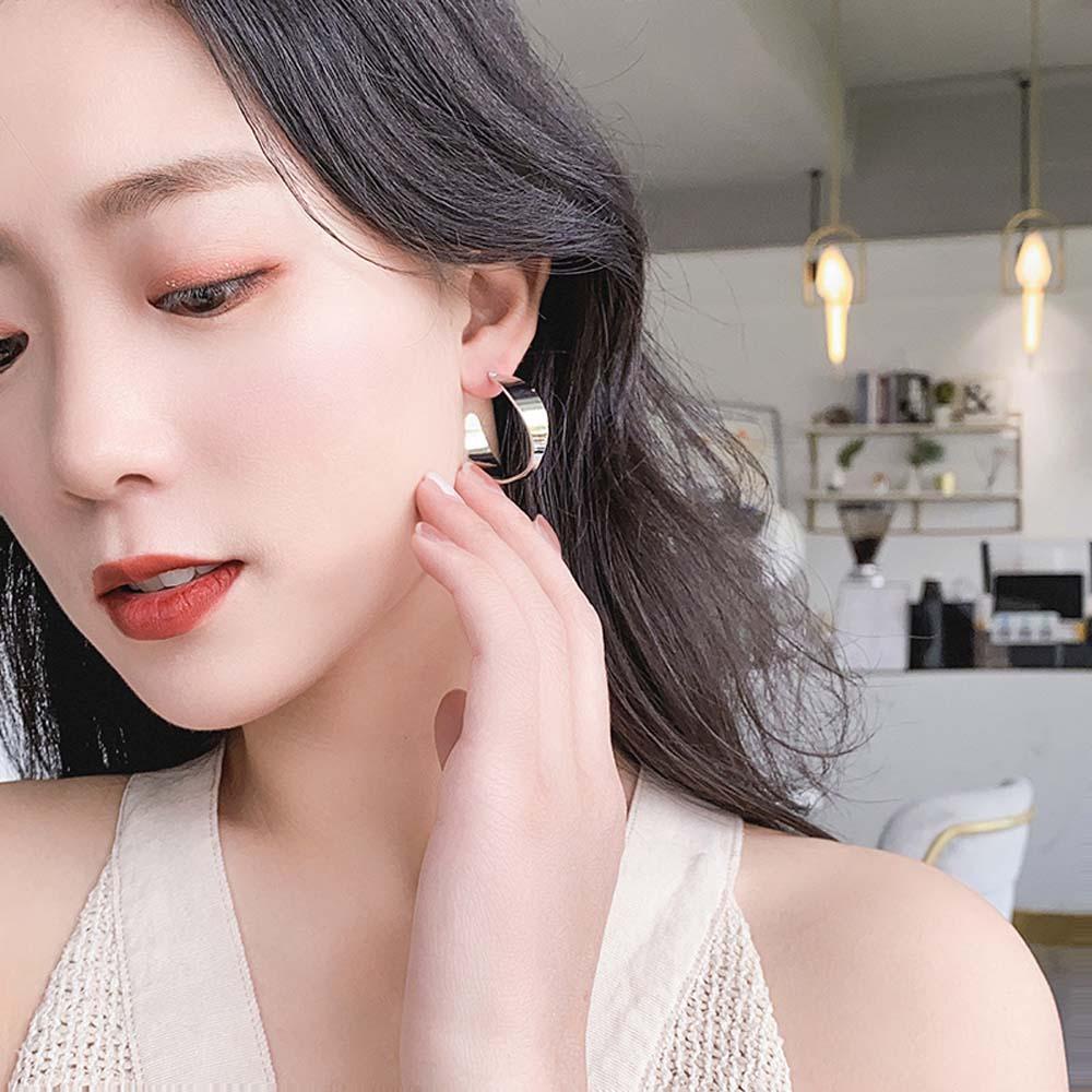 Khuyên Tai Hình Chữ C Bằng Kim Loại Nhiều Màu Sắc Thời Trang Cho Nữ