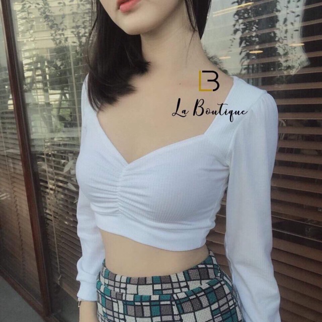 Áo kiểu cổ U tay dài