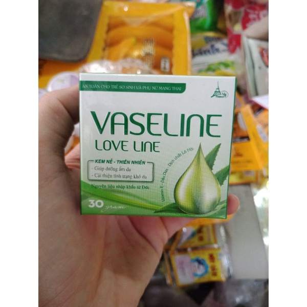 Kem nẻ dưỡng ẩm lô hội Vaseline Love line hũ 30gr