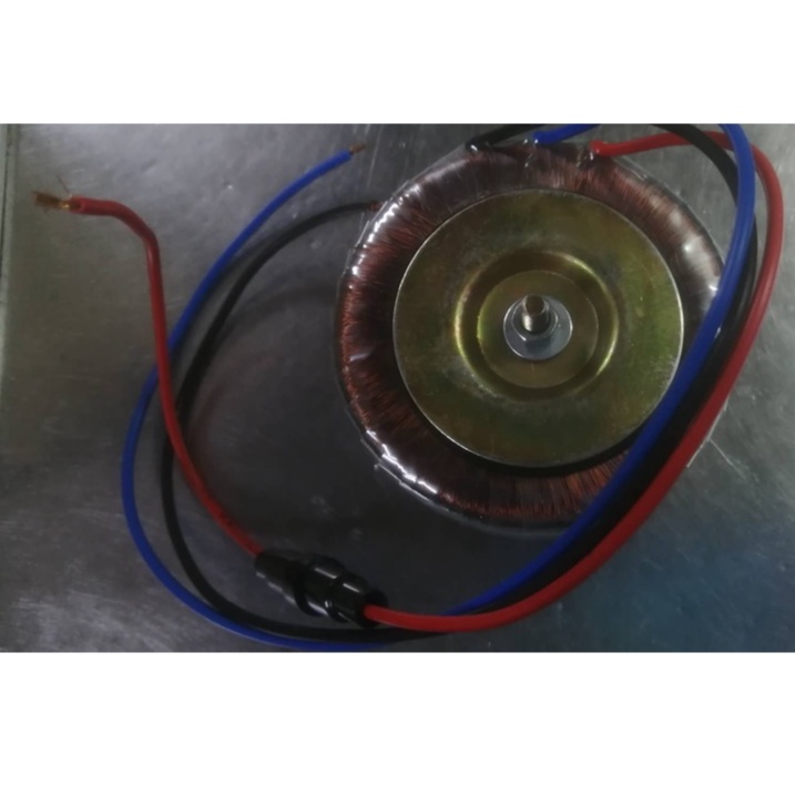 Biến Áp Xuyến Tự Ngẫu. Điện Áp Vào 220V Điện Áp Ra 110V. Có Cầu Chì Bảo Vệ