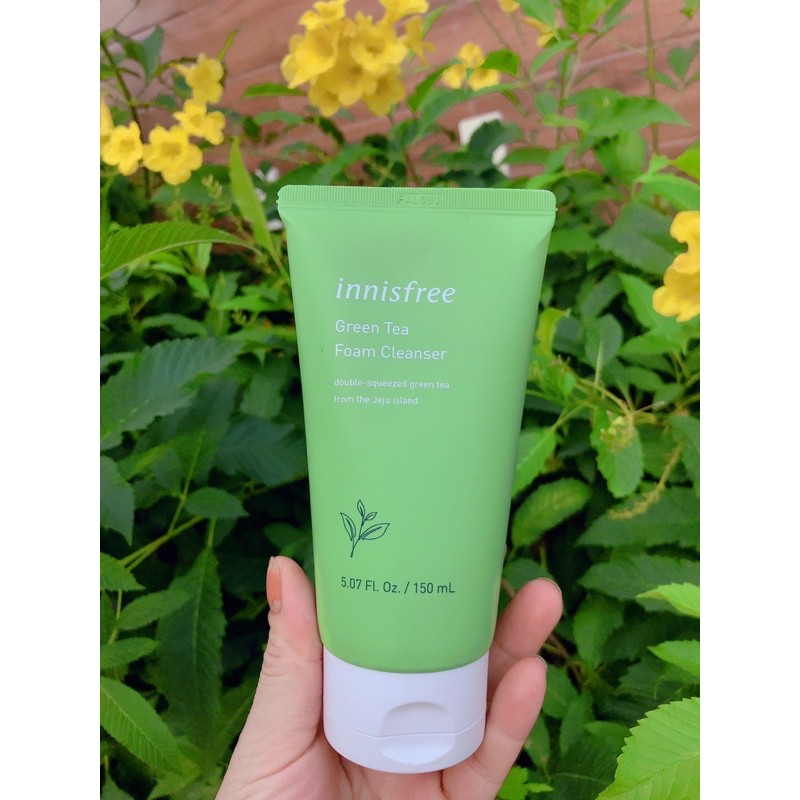 Sữa rửa mặt innisfree, dòng srm mới nhất năm 2021. Màu xanh cho da mụn , màu đen cho da nhiều mụn đầu đen, da nhạy cảm .