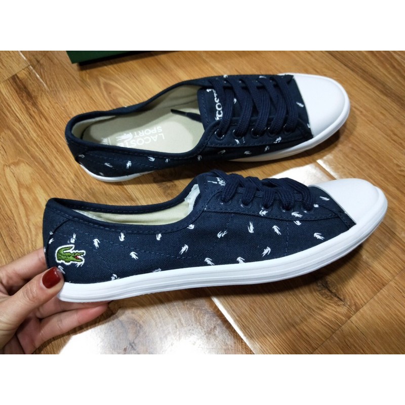 Giày vải nữ cổ dài hoạ tiết thêu logo nhỏ trang trí đế bệt lacoste