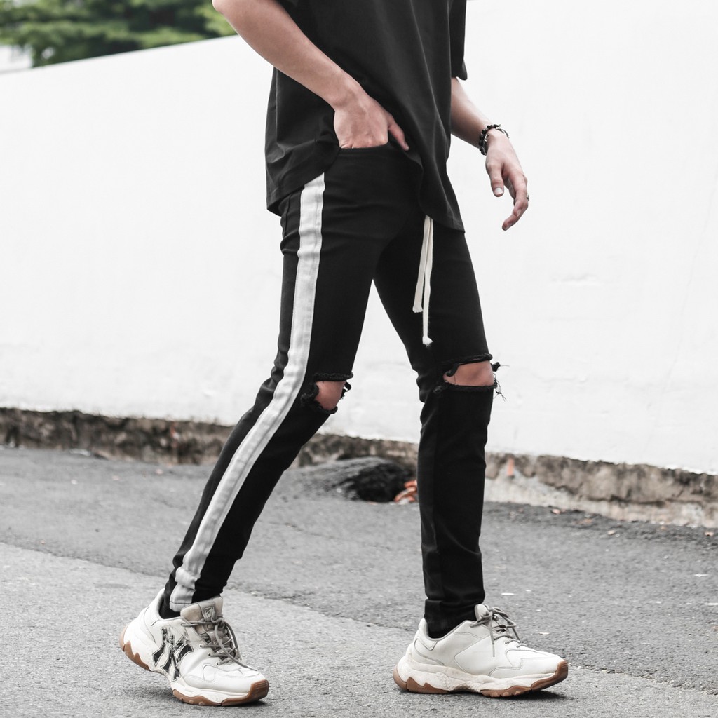 Quần Skinny Jeans Nam-Màu Đen-Rách Gối-1 Sọc Trắng-Chất Liệu Cotton Co Giãn-Ống Đứng Dáng-Ống Ôm Chân Chuẩn Skinny