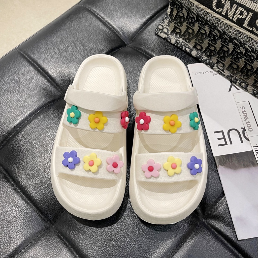 Sandal đính hoa kiểu dáng mới 2022