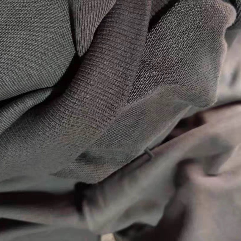 Bộ áo nỉ tay dài + quần dài màu xám phong cách Lisa trong nhóm Blackpink | BigBuy360 - bigbuy360.vn