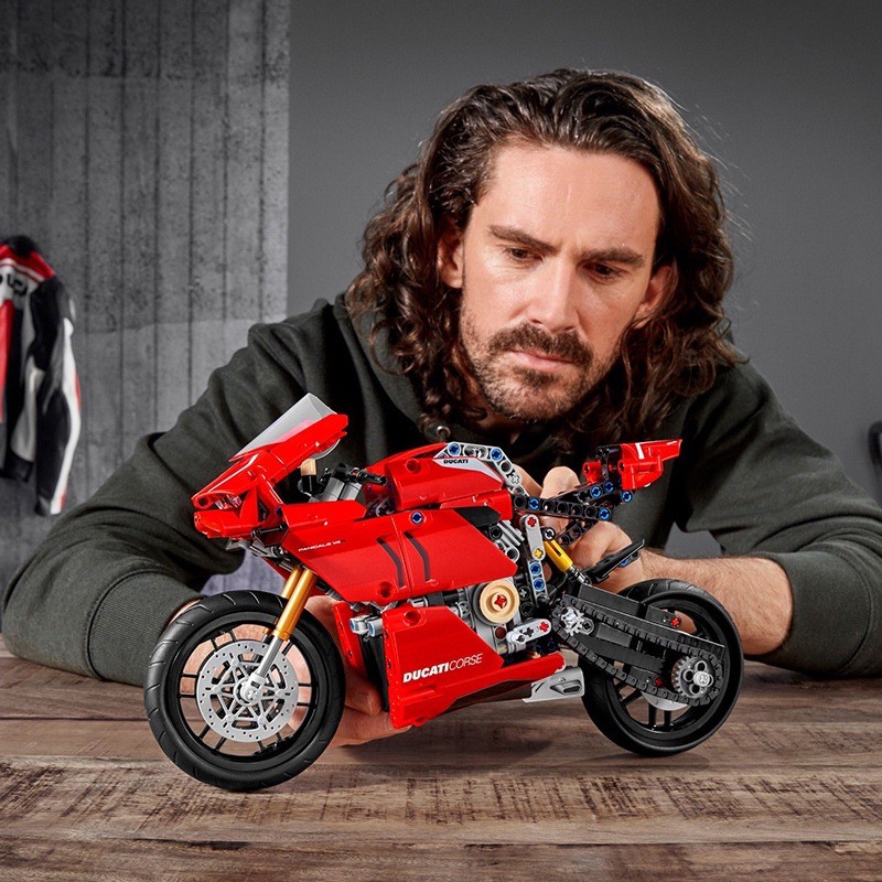 Đồ chơi xếp hình Lego Technic Ducati Panigale V4 R Xe máy PKL 764 chi tiết