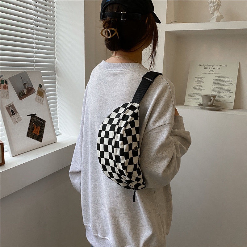 Túi đeo chéo họa tiết caro trắng đen phong cách Harajuku Nhật Bản cá tính cho nữ
