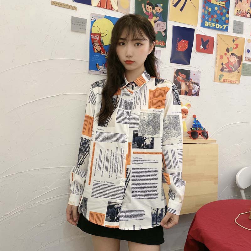 Áo sơ mi tay dài dáng rộng in họa tiết tờ báo kiểu retro cá tính cho nữ