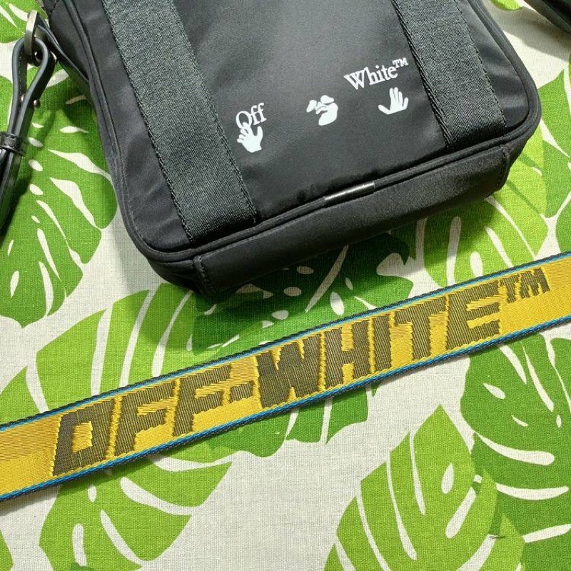 Túi đeo chéo Off White hands off logo crossbody bag ss22