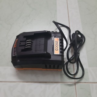 Sạc chính hãng ingco 20v fcli2001