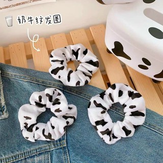 Cột tóc vải scrunchies họa tiết bò sữa - ichiro