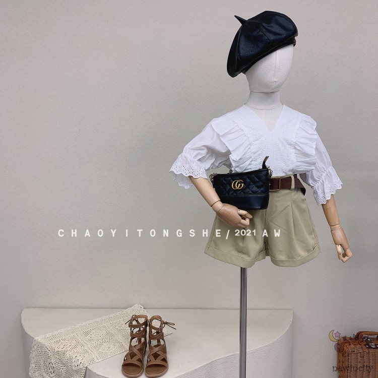 Bộ đồ gồm áo ren tay ngắn kèm quần đùi và thắt lưng phong cách Hàn Quốc cổ điển dành cho bé gái