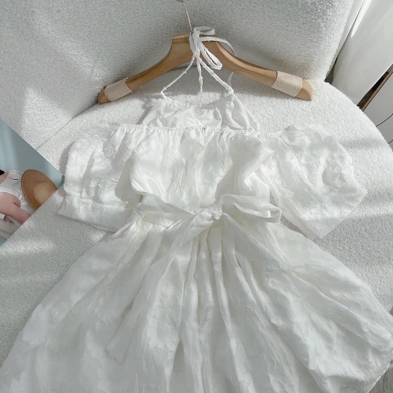 ĐẦM TRẮNG GẤM HOA NỔI DÂY YẾM