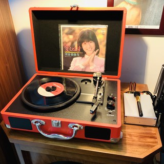 Đầu mâm than LP vinyl turntable đa năng tự hành dáng vali có loa bên trong , có cổng out xuất amply chất âm mộc mạc