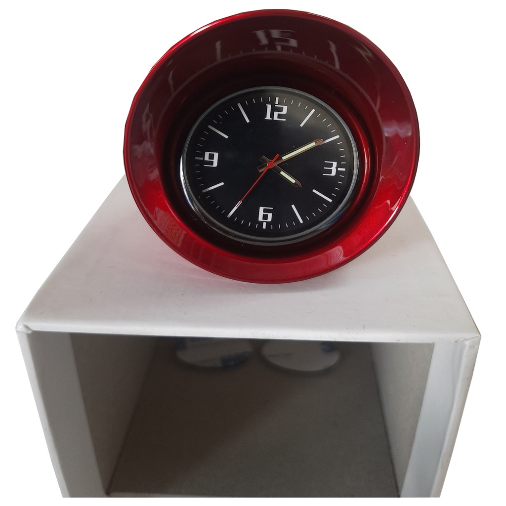 Đồng hồ để taplo ô tô.