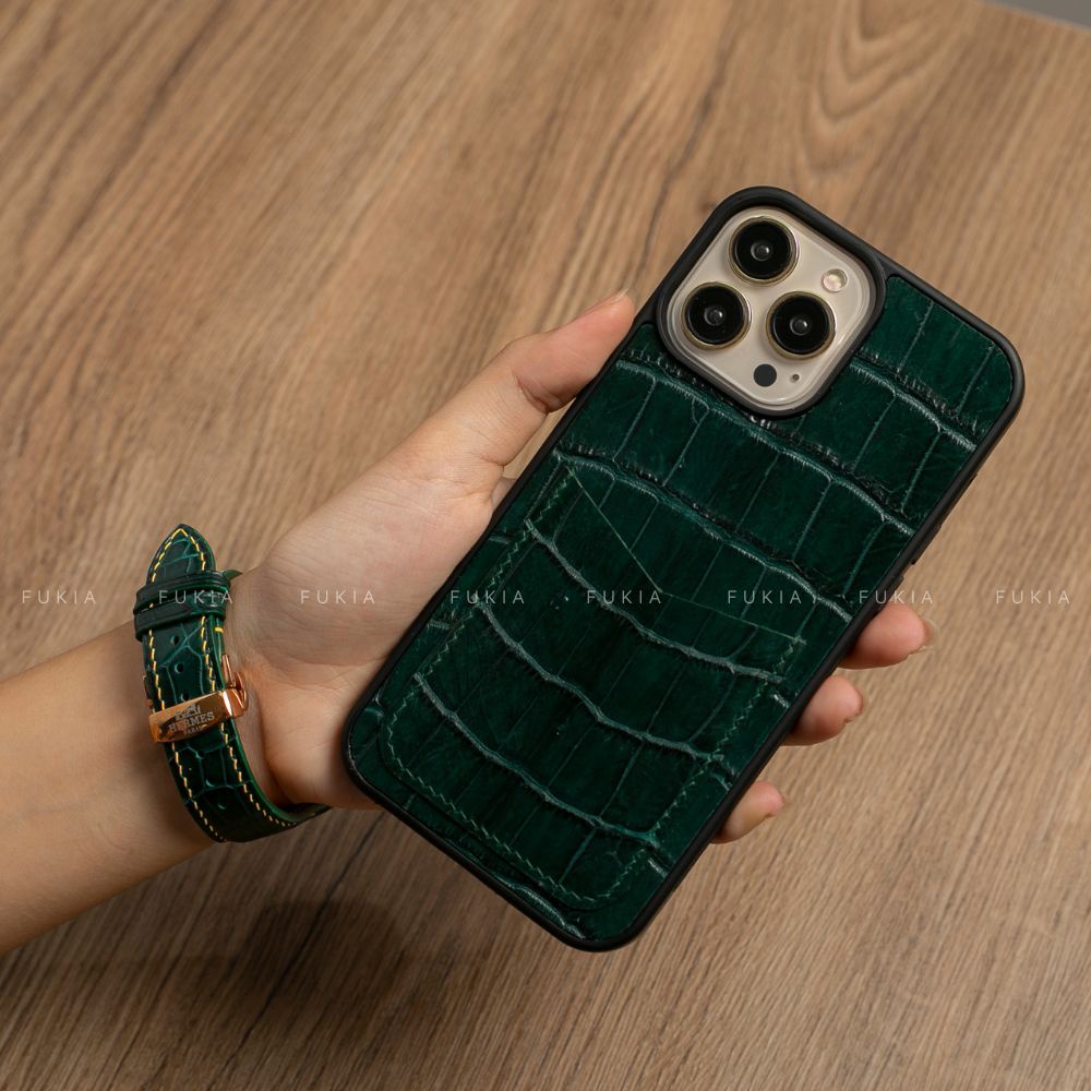 Ốp da thủ công viền đen khe thẻ Cá Sấu Xanh Rêu cho IPhone 14/14Plus/14Pro/14Promax/13/13Pro/13Promax/12Promax ODTC149