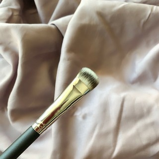 Cọ Trang Điểm Dành Cho Tán Bầu Mắt Mac 235
