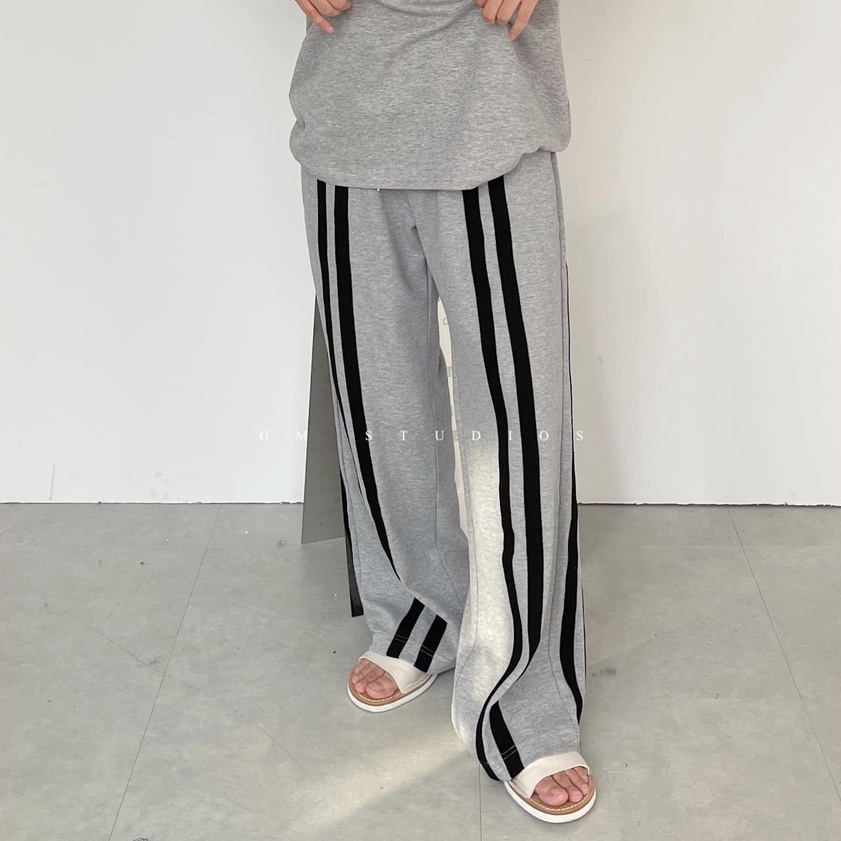 Quần Nỉ 2 Sọc Line ( Pant 2 Line ) Ống Suông Rộng Phong Cách Unisex Nam &amp; Nữ - Chất Liệu Nỉ Trơn Co Giãn Cực Thoải Mái