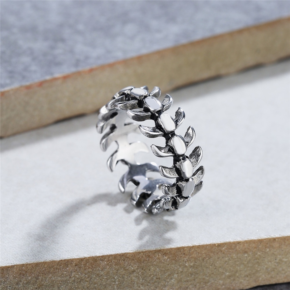 Nhẫn titan kiểu bộ xương uốn cong không gỉ MR2202