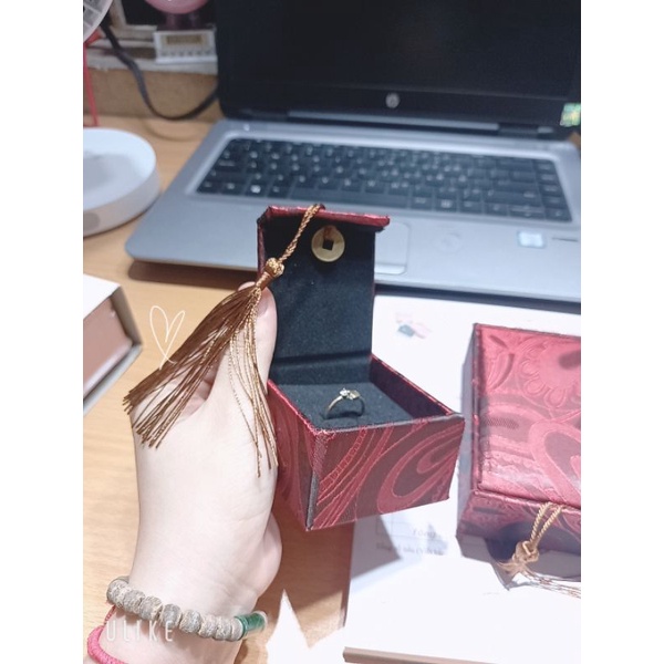 Hộp Đựng Nhẫn Vải Gấm Đỏ Siêu Đẹp KT 6x6cm