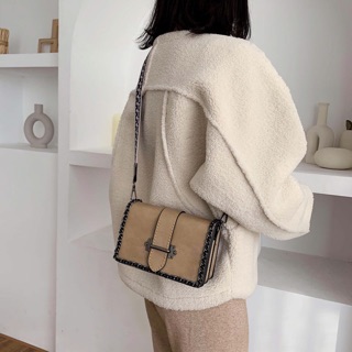 Túi đeo chéo viền xích