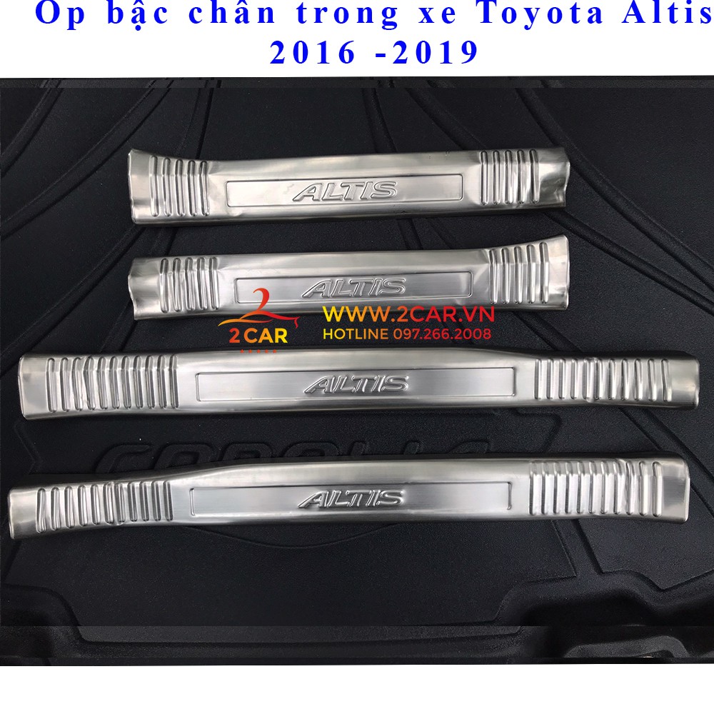 Ốp bậc cửa, Nẹp bước chân trong, ngoài xe Toyota Altis 2014 - 2021 chất liệu inox