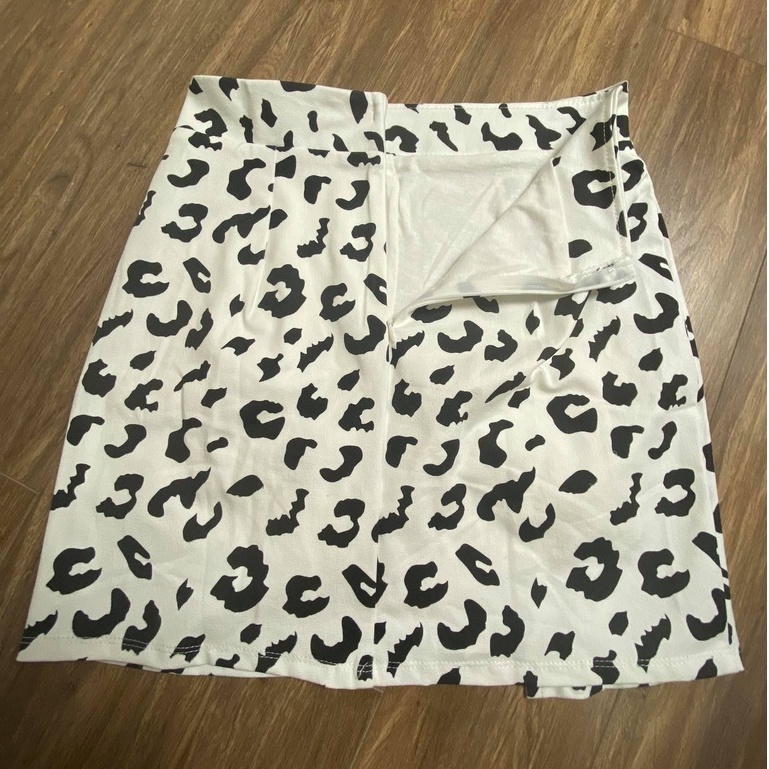 Chân Váy Ngắn Chữ A Họa Tiết Beo, Dáng Công Sở, Áo Phông Đen Freesize dưới 58kg | BigBuy360 - bigbuy360.vn