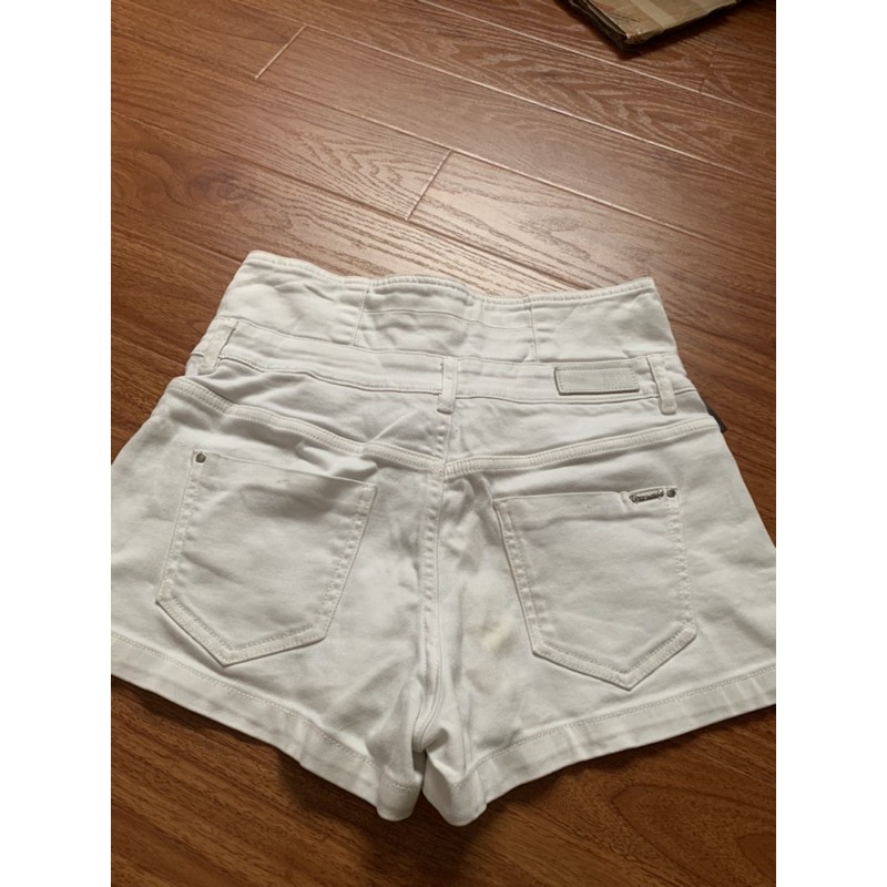 Quần short jeans trắng hiệu VeroModa