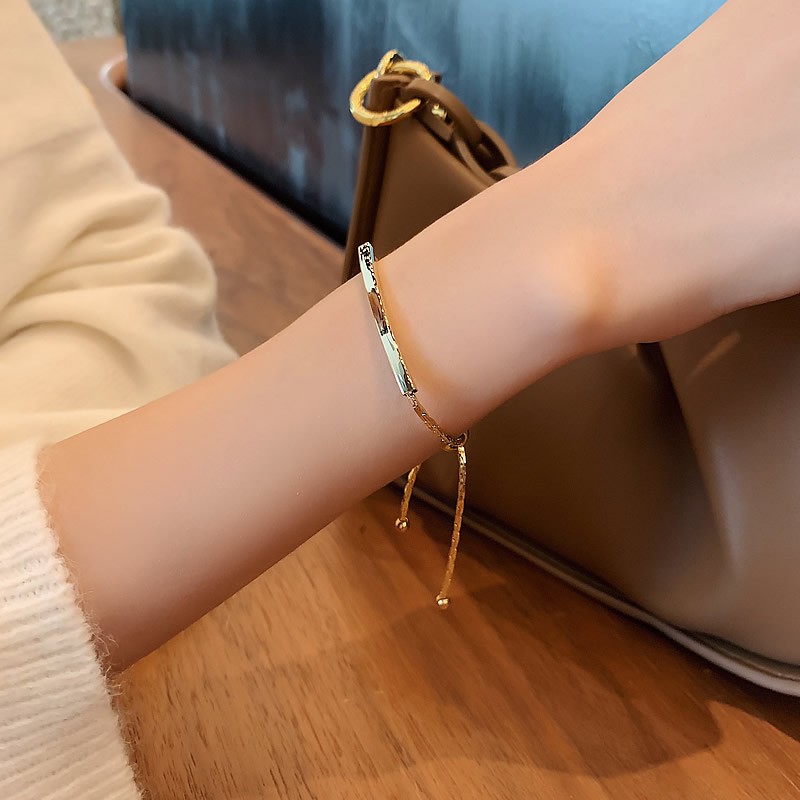 Vòng tay thời trang đơn giản đẹp mắt dành cho nữ
