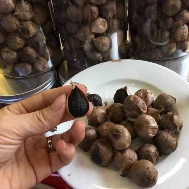 Tỏi đen cô đơn