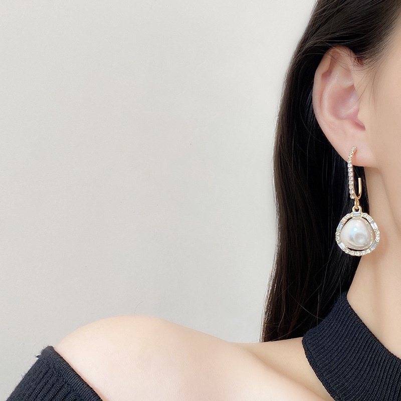 Đôi Khuyên Tai Đính Đá Và Ngọc Trai Thời Trang Cho Nữ