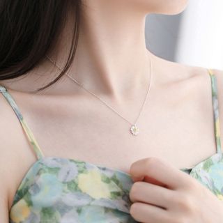 Vòng cổ hình hoa cúc