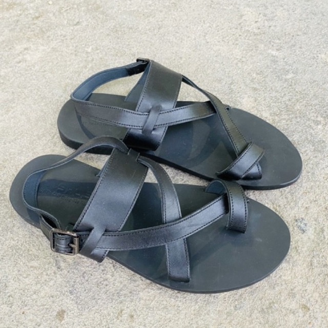 Dép Sandal Unisex cao cấp Da Bò Thật Sandal xỏ ngón nam nữ chuẩn kiểu Hàn Quốc Trẻ Trung Atshoes XDxn203(Đen- đế vàng)