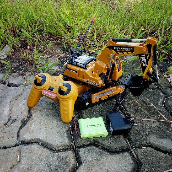 Xe Múc Điều Khiển Từ Xa có thể múc như thật