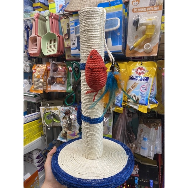 Cột cào móng, trụ cào cho mèo