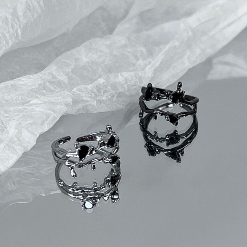 Nhẫn Hình Cành Hoa Đính Đá Phong Cách Cổ Điển