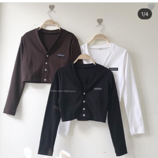 ♥️Áo CropTop Cổ V Nút Logo