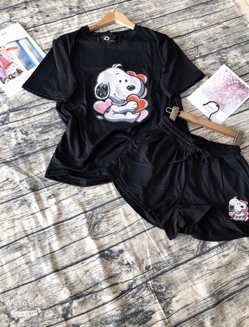 Bộ nữ thun cộc tay quần sooc in hình cún snoopy | BigBuy360 - bigbuy360.vn
