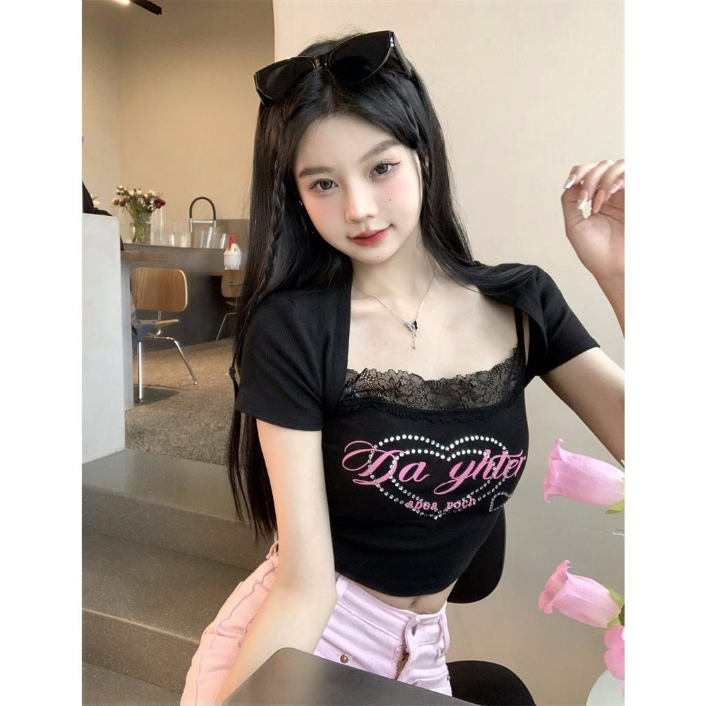 QKOOLE Bộ Áo Hai Dây In Chữ Hình Trái Tim Phối Khăn Choàng Màu Đen Tay Ngắn Thời Trang Mùa Hè Quyến Rũ Cho Nữ