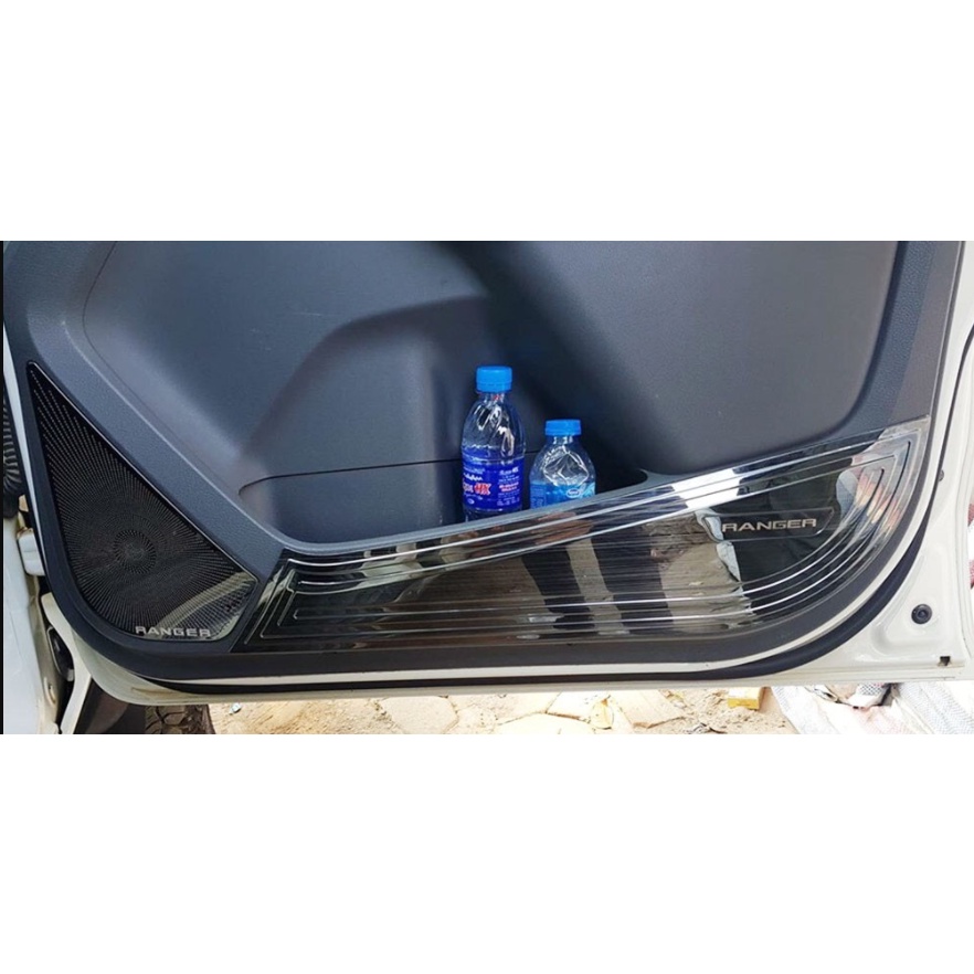 Ốp tapli, màng loa cánh cửa xe Ford Ranger 2016 - 2020, hàng titan cao cấp