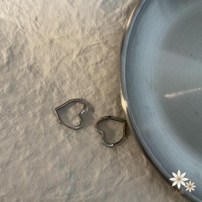 Đôi Khuyên Tai Hình Trái Tim Đơn Giản Thời Trang Hàn Quốc Xinh Xắn Cho Nữ