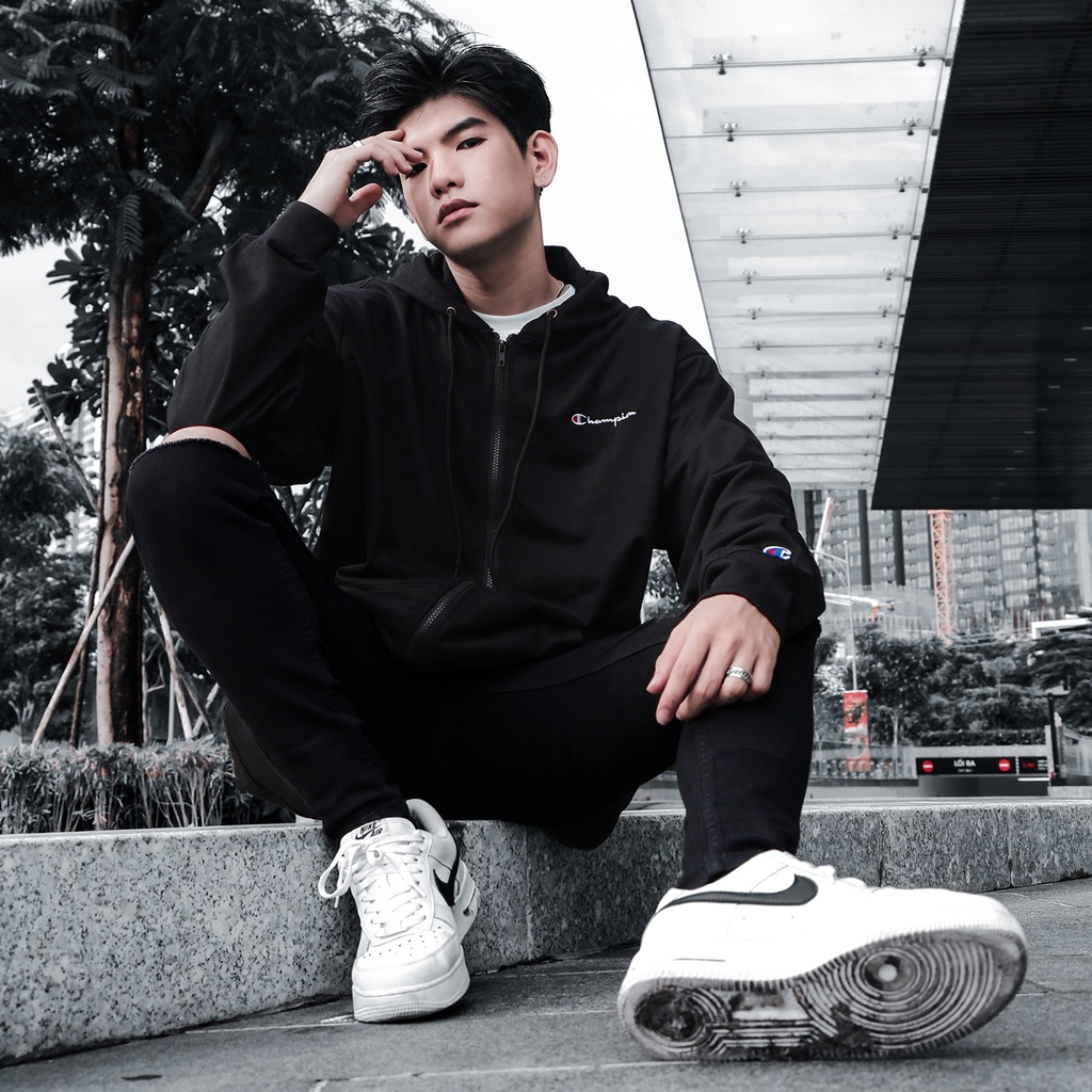 Áo Khoác Jacket Màu Đen Thêu Chữ Champion Màu Trắng Form Rộng Thoải mái Unisex Chất Liệu Cotton