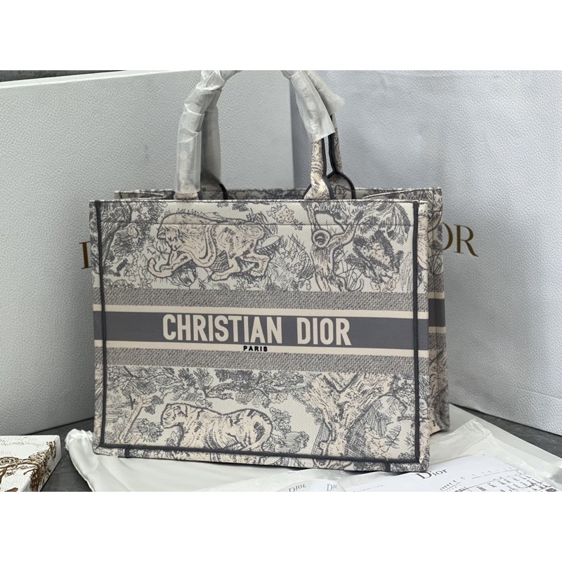 Túi Dior tote Tiger Latte Toile de Jouy Zodiac Embroidery TẶNG KÈM KHĂN TURBAN CD  FULLBOX VIP, ĐẦY ĐỦ PHỤ KIỆN