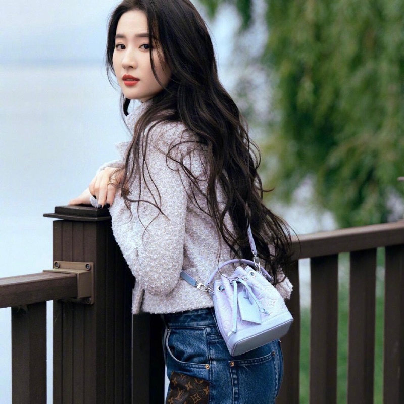Áo khoác vải tweed hoạ tiết logo Louis Vuitton LV cao cấp kiểu dáng thời trang trẻ trung