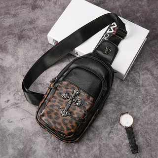Túi đeo chéo trước ngực vải da báo cá tính cho nam