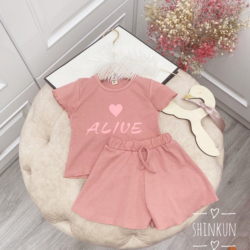 Bộ quần dáng váy cho bé gái alive