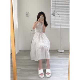 Váy trắng sát nách hoa tầng